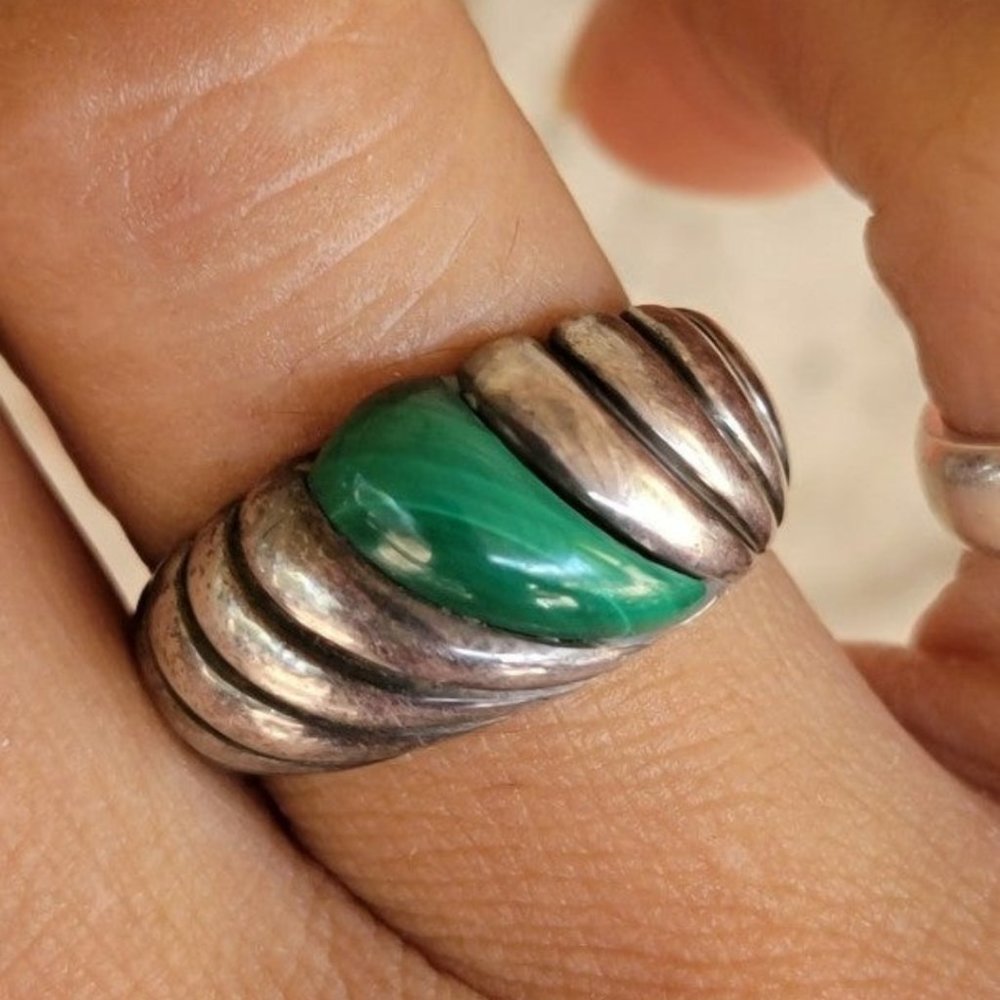 Chunky Southwest Native American chunky curved ribbed malachite 925 sterling rin - Picture 2 of 12